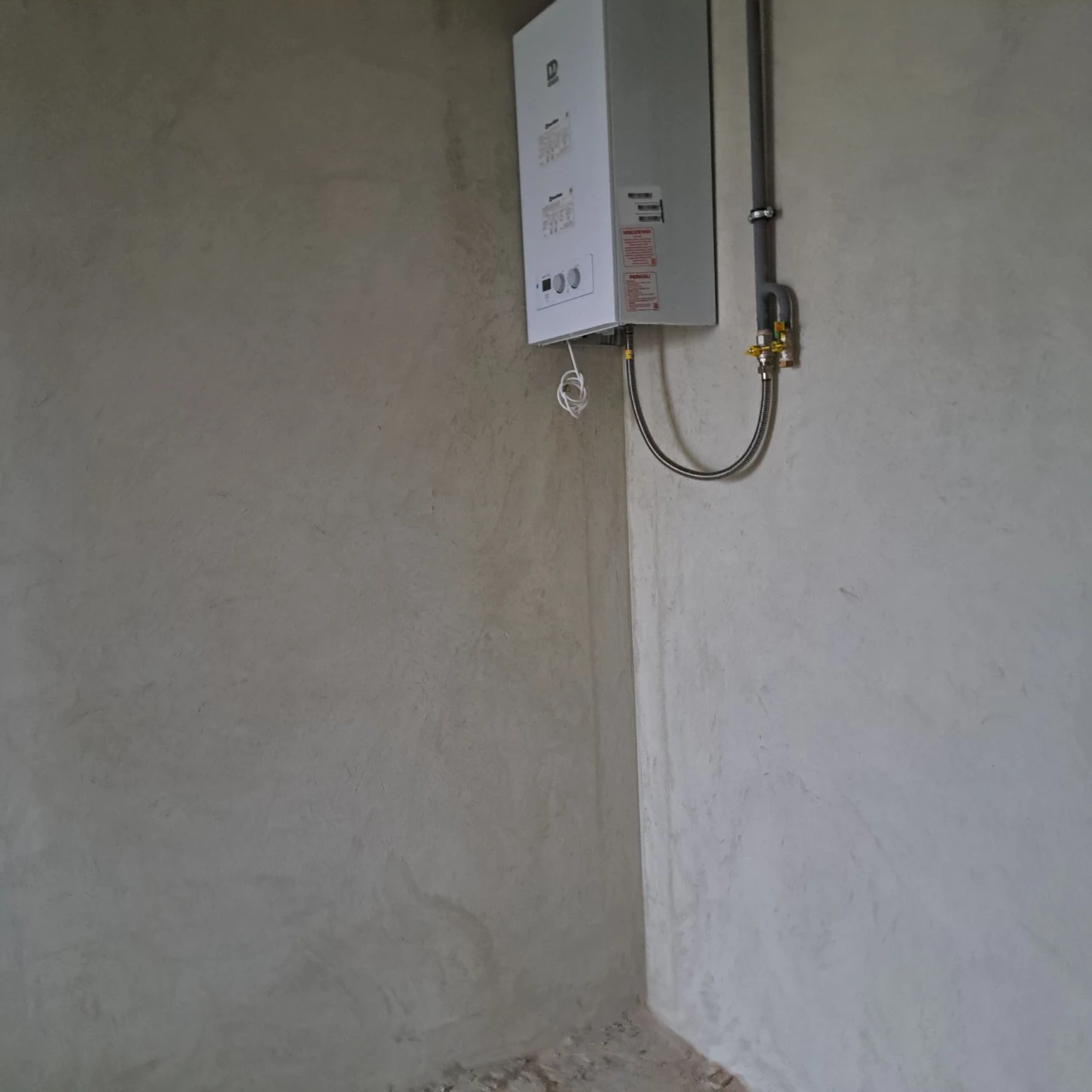 Sale of a 1-room apartment in a new building