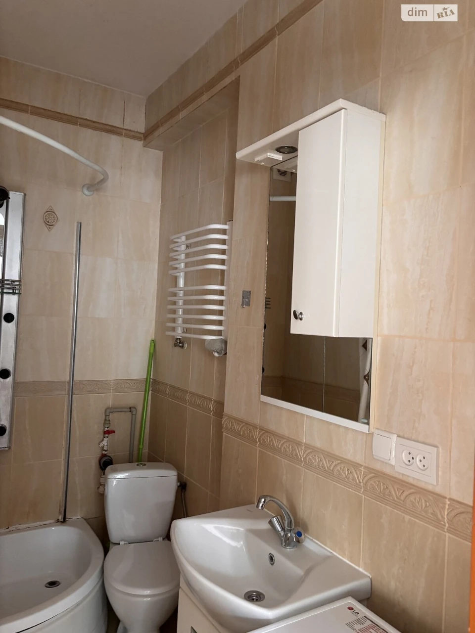 Apartment for Sale: Lane Upper