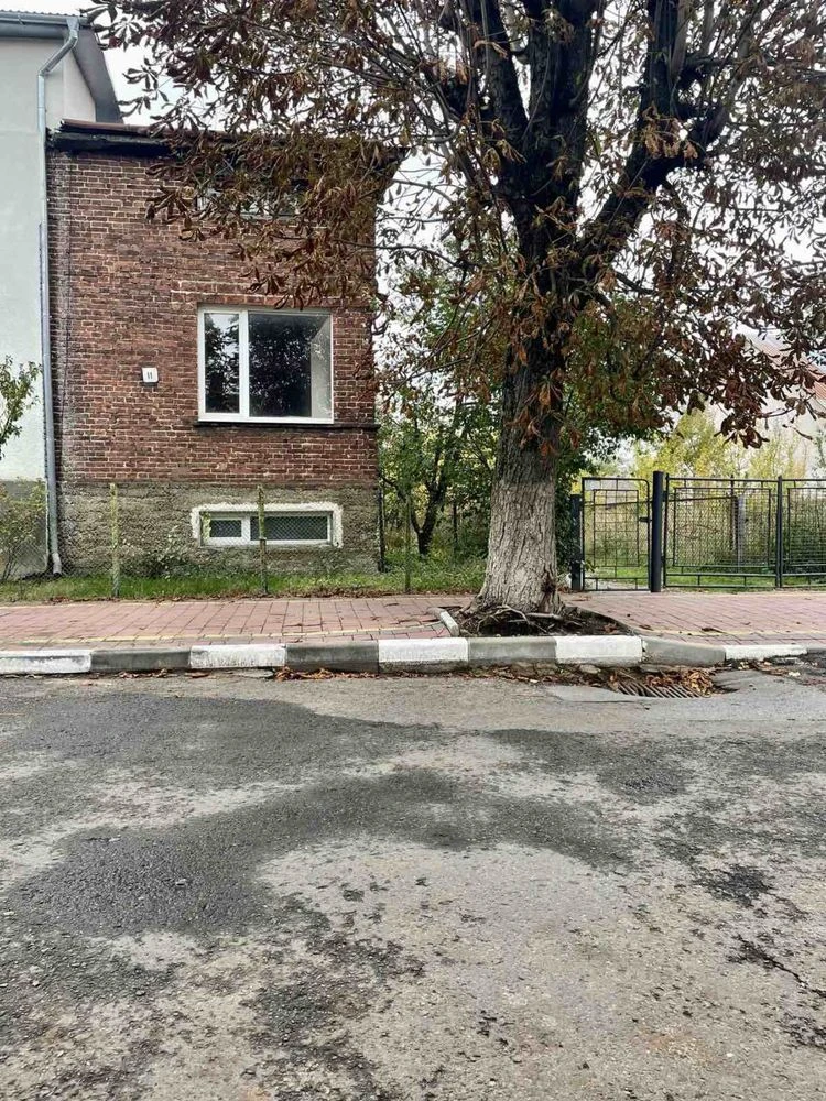 Продаж  1/4 будинку