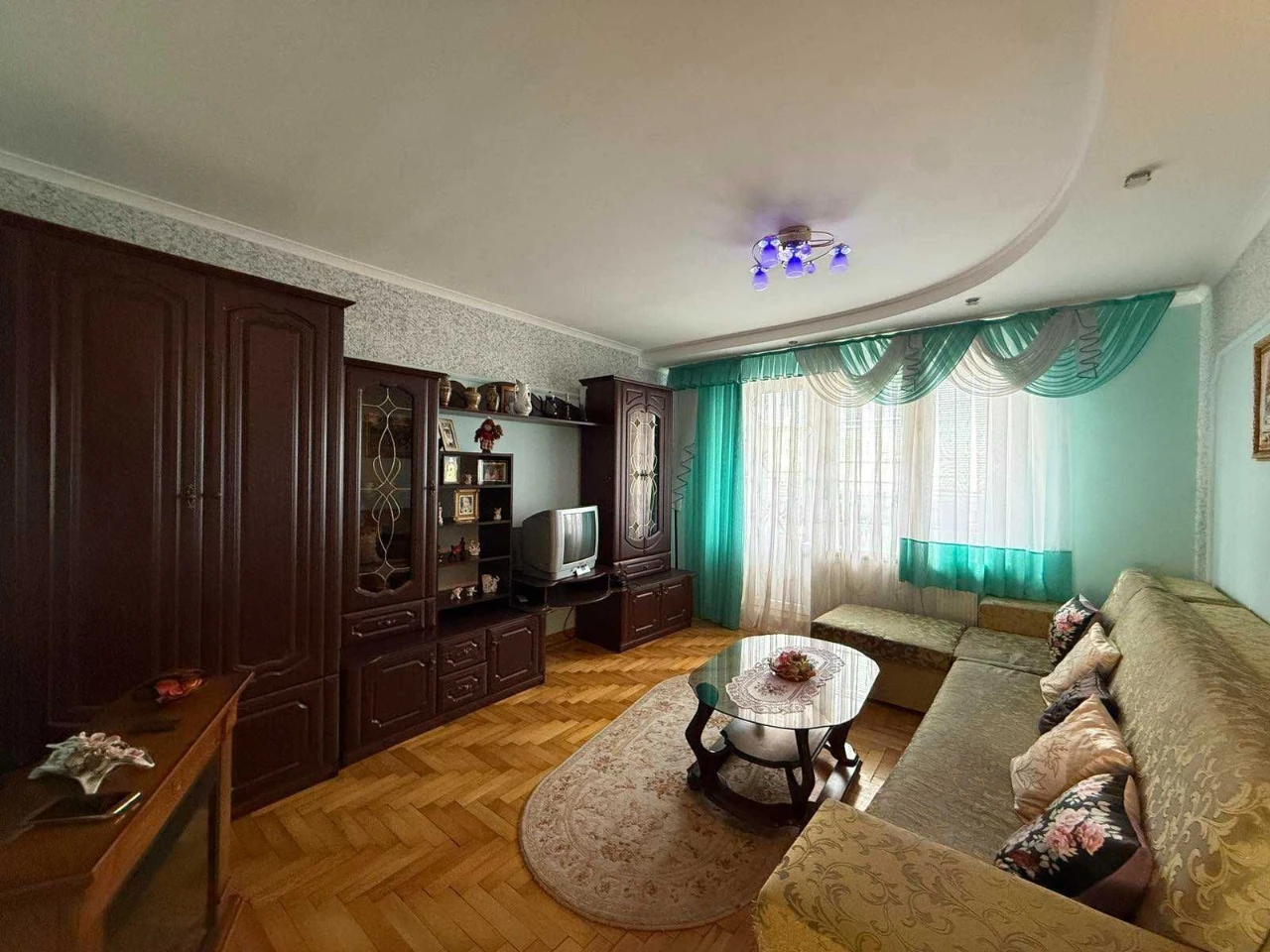 Продаж 2 - кімнатної квартири