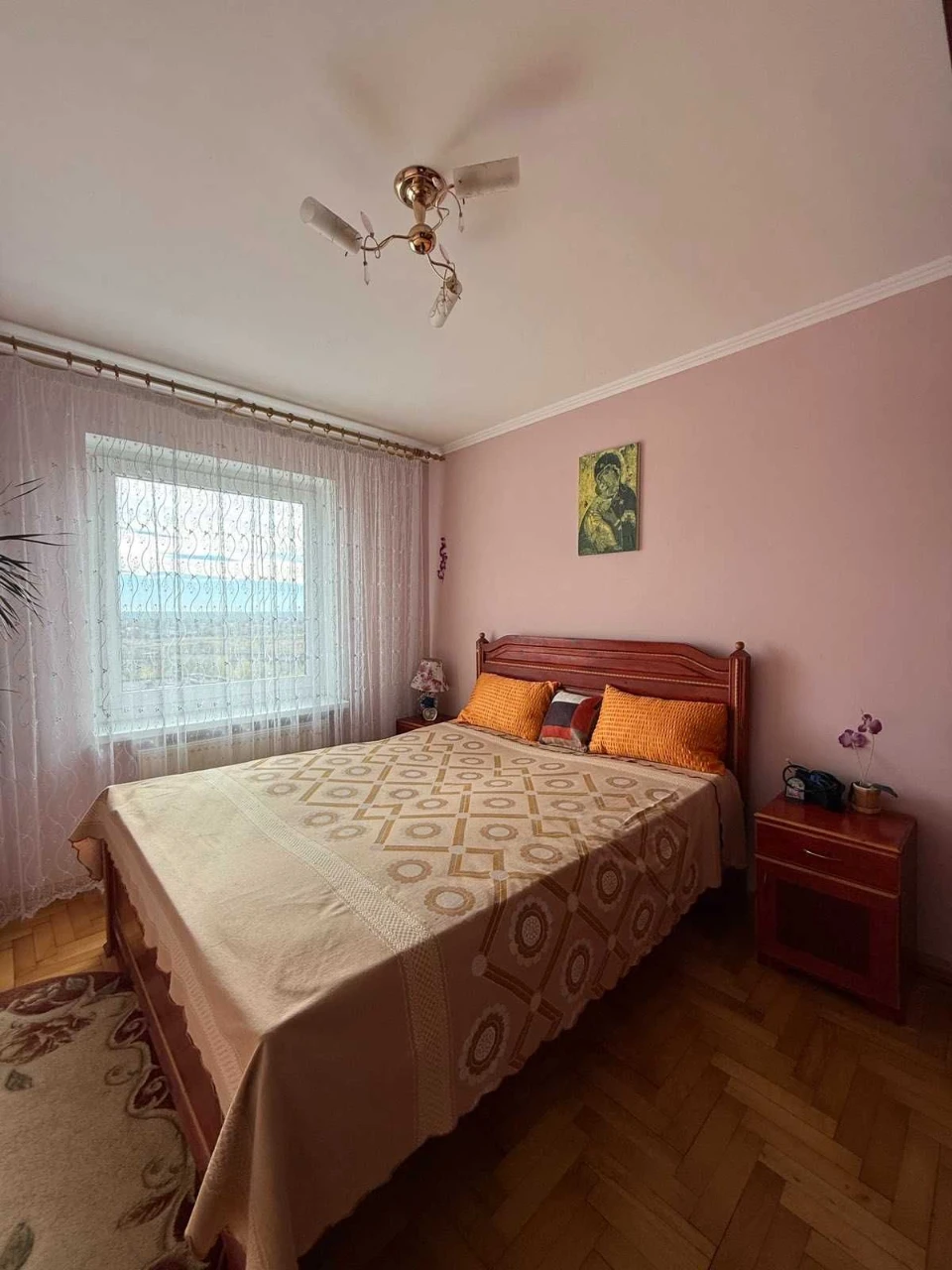 Продаж 2 - кімнатної квартири