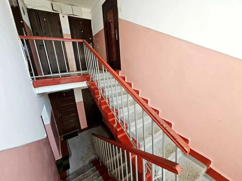 Продається житлова 2-кімнатна квартира з власним опаленням,