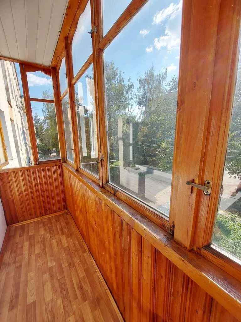 Продається житлова 2-кімнатна квартира з меблями та побутово