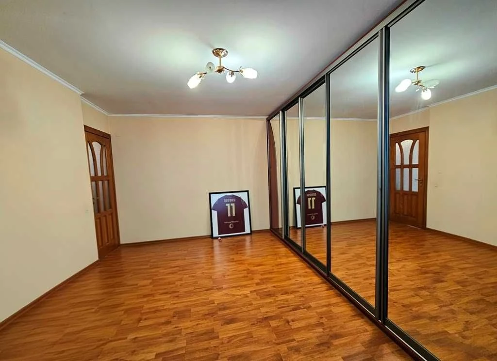 Продається простора та сонячна 3-кімнатна "чешка" в доброму