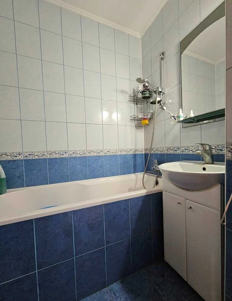Продається простора та сонячна 3-кімнатна "чешка" в доброму