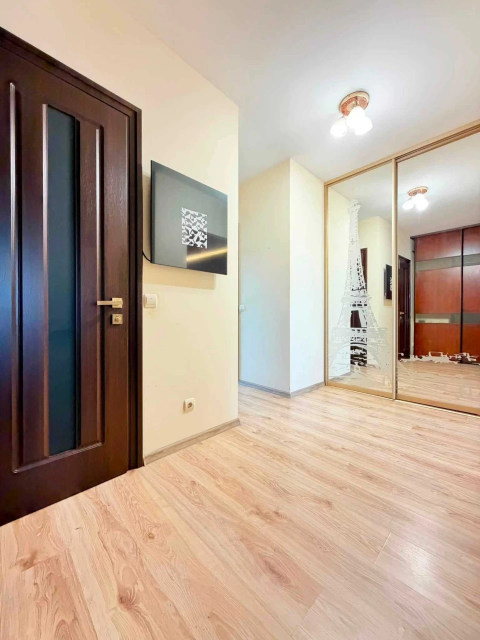 Продається 3-кімнатна квартира в Стрию — з меблями та технікою