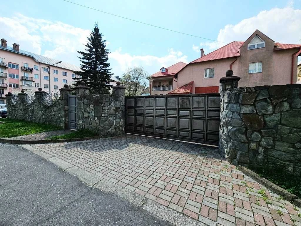 Продаю простору оселю в найкращому спальному районі міста Ст