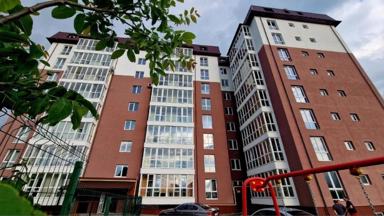 Продається двохрівнева 4-кім квартира у м. Стрий