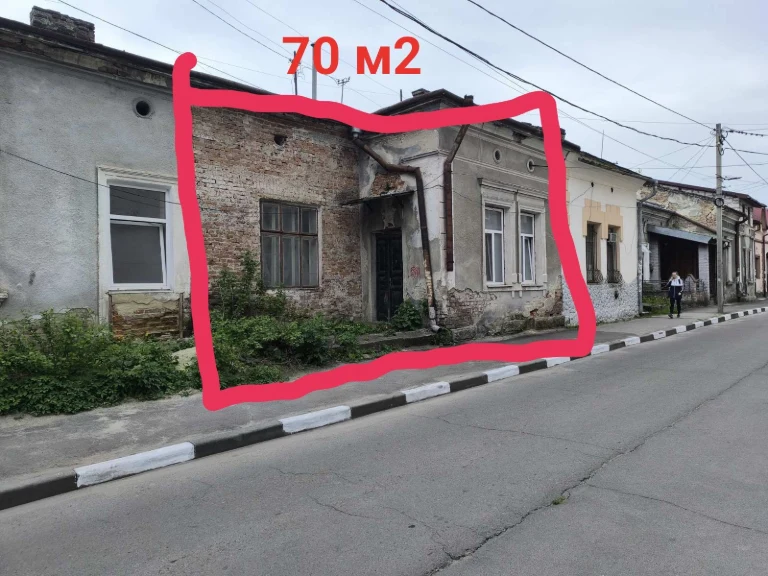 Власник. Продам квартиру в центрі міста Стрий вхід і вікна в