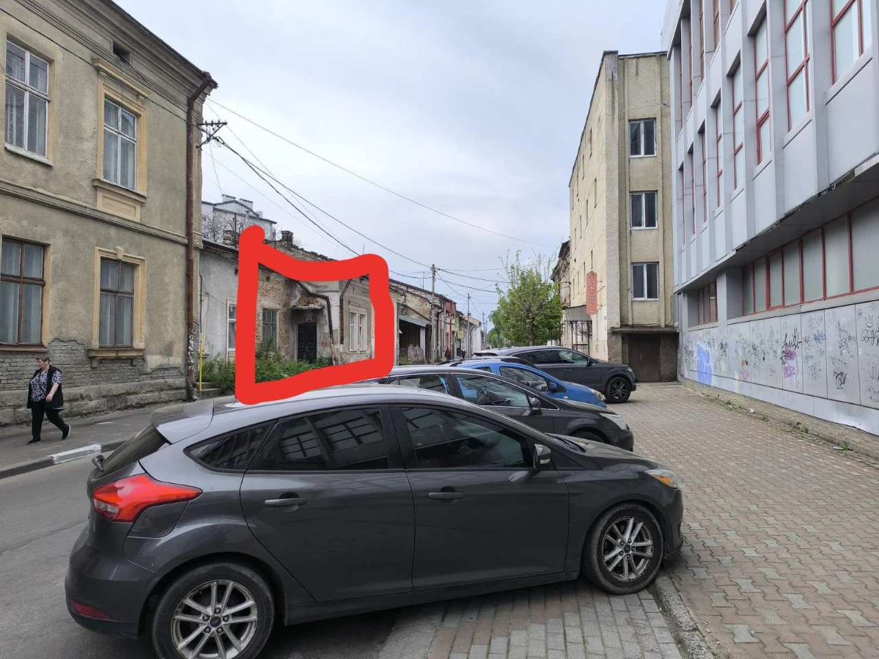 Власник. Продам квартиру в центрі міста Стрий вхід і вікна в