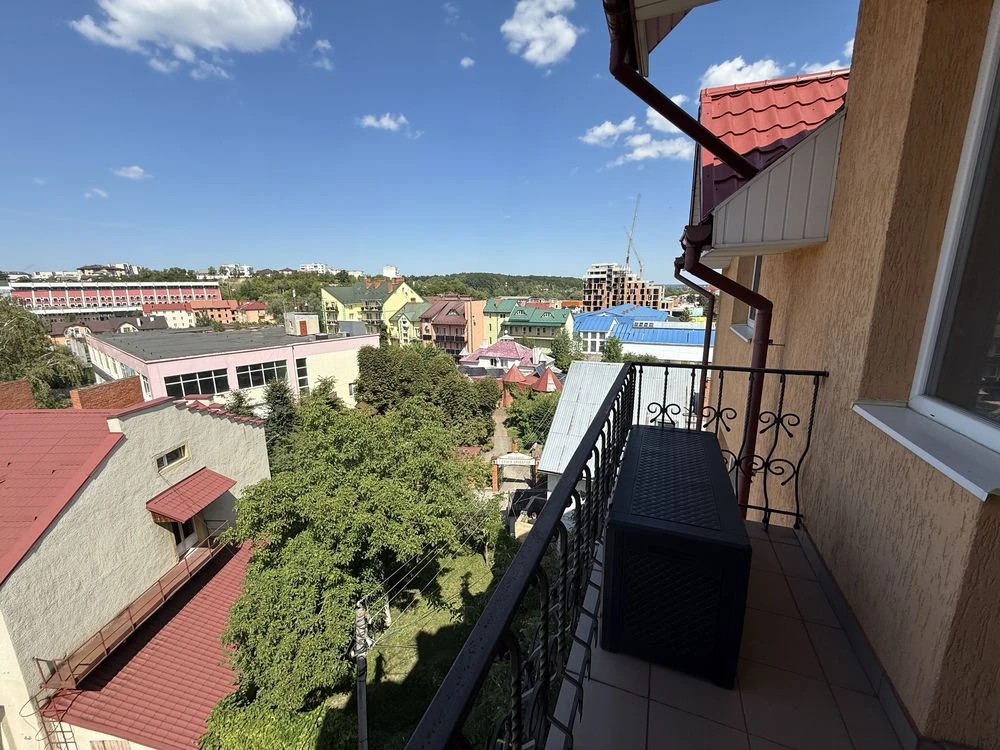 2-кімнатна квартира 63 м² в центрі | автономне опалення, ремонт, меблі