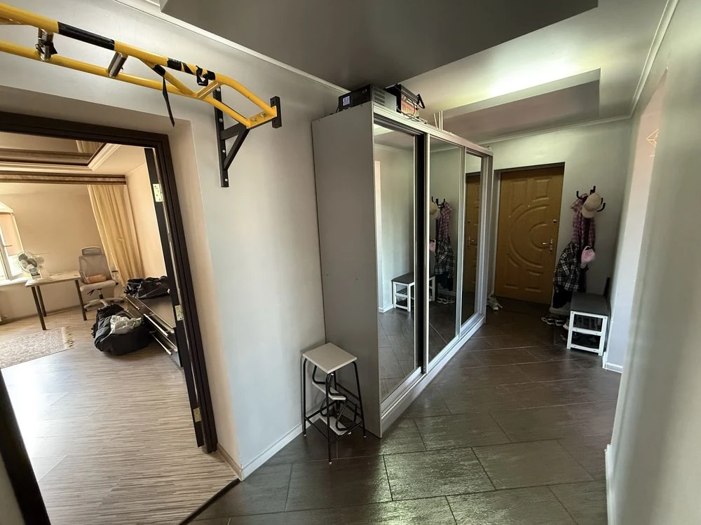2-кімнатна квартира 63 м² в центрі | автономне опалення, ремонт, меблі