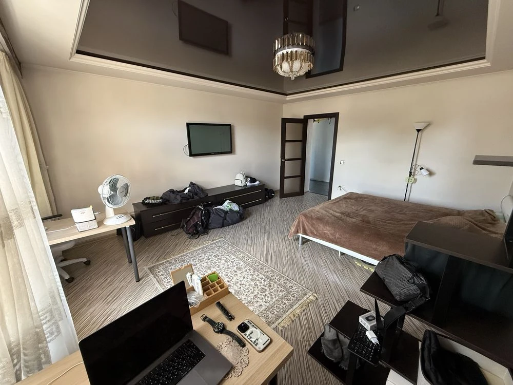2-кімнатна квартира 63 м² в центрі | автономне опалення, ремонт, меблі