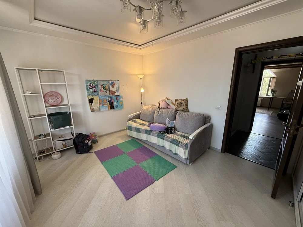 2-кімнатна квартира 63 м² в центрі | автономне опалення, ремонт, меблі