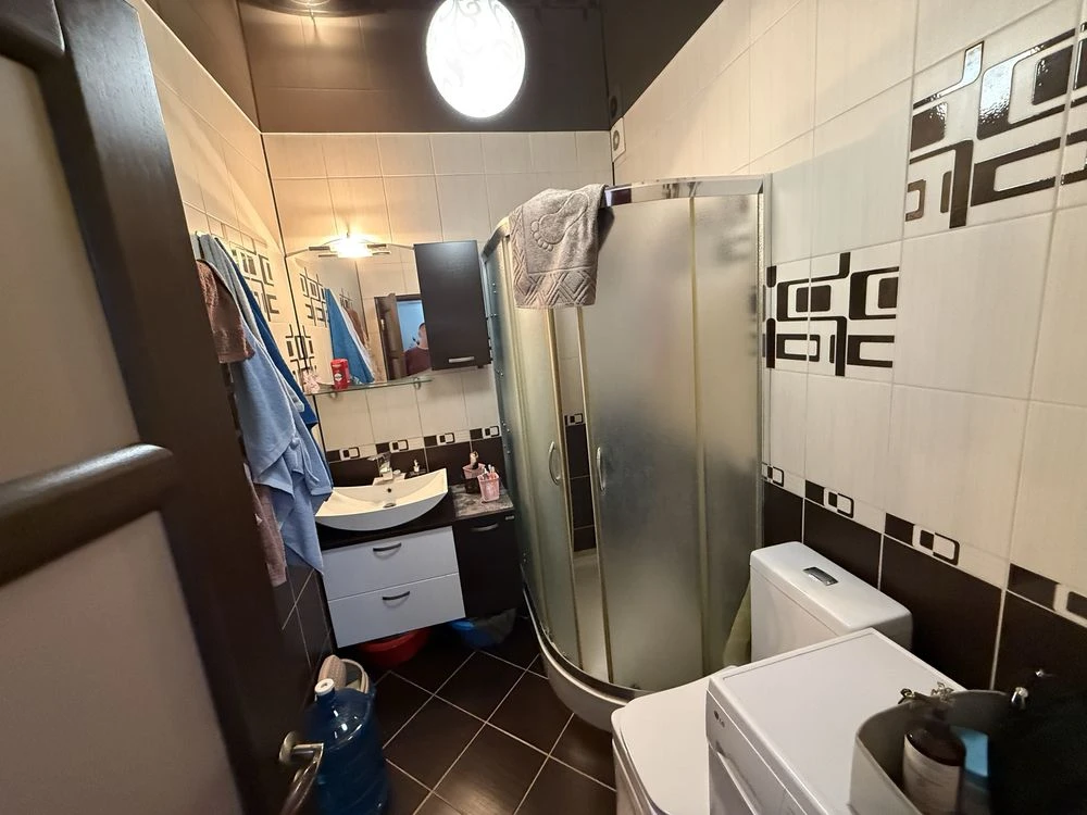 2-кімнатна квартира 63 м² в центрі | автономне опалення, ремонт, меблі