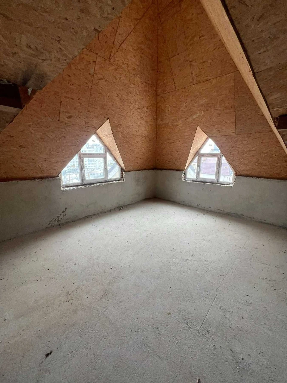 Продаж 3-кімнатної квартири 105 м² у центрі Трускавця — розг