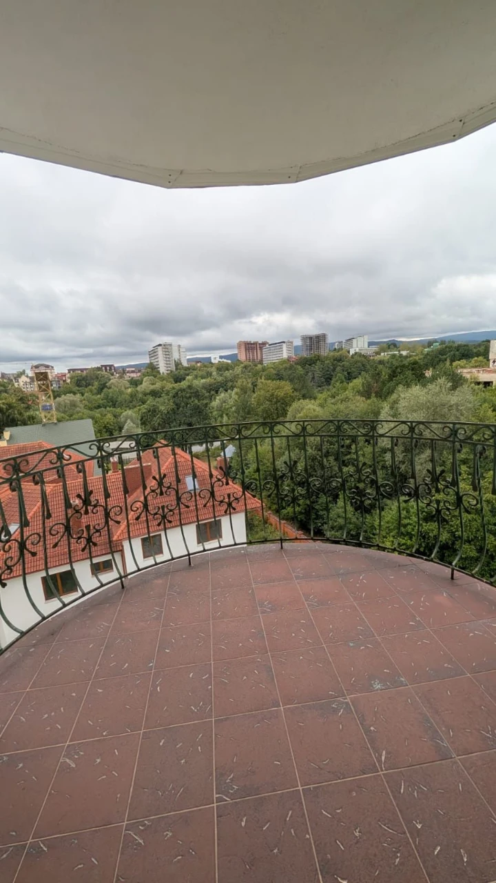 Продам велику квартиру