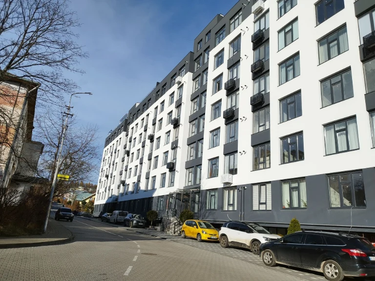Продається 3 кімнатна квартира з терасою