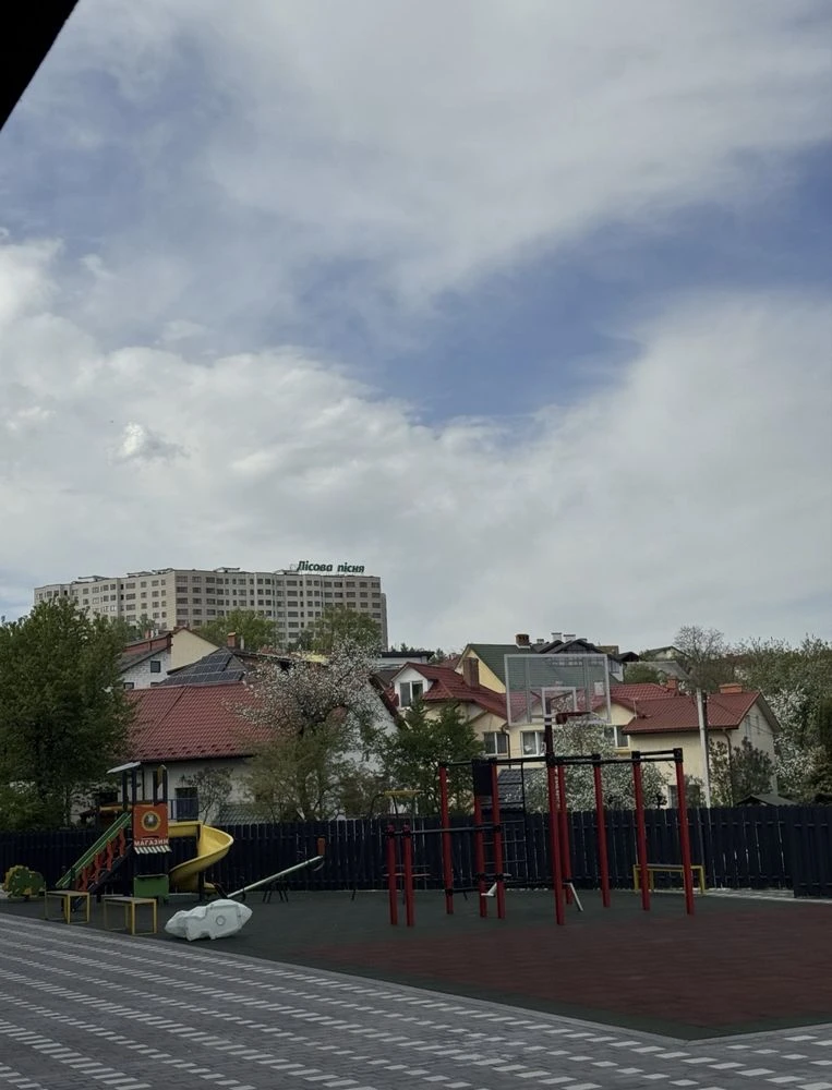 Продається простора 4-кімнатна квартира в центрі Трускавця |