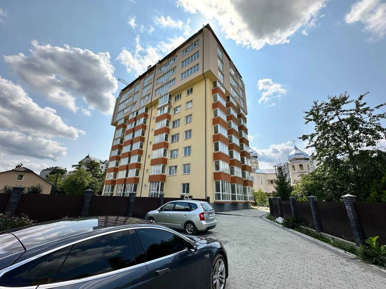 Простора квартира у новобудові з частковим ремонтом у Труска