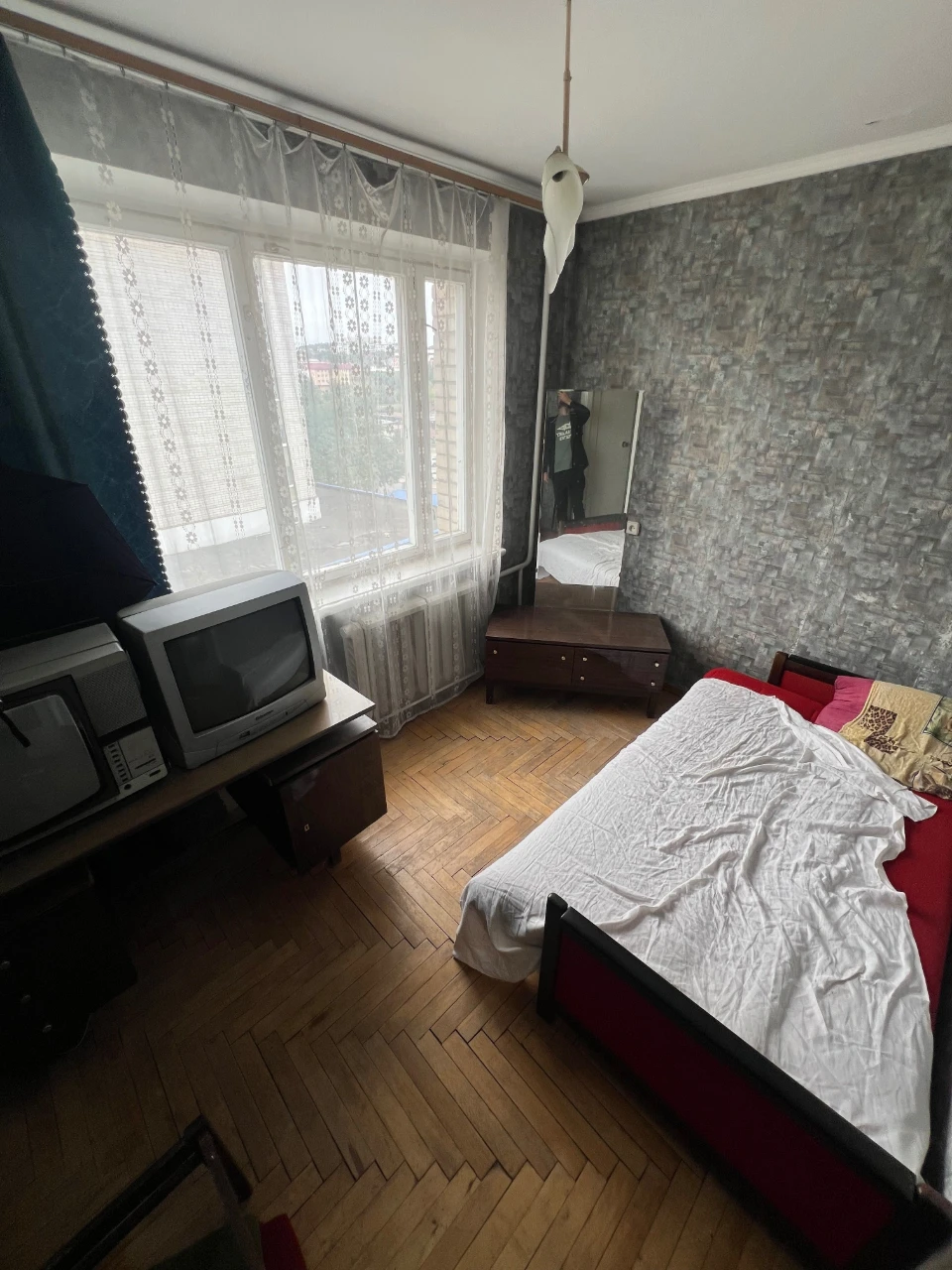 Простора 4-х кімнатна квартира 80м² | Стебницька
