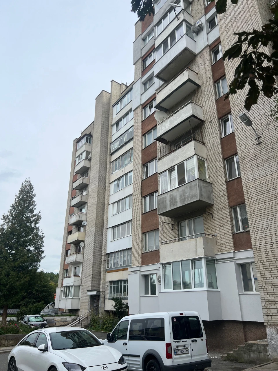 Простора 4-х кімнатна квартира 80м² | Стебницька