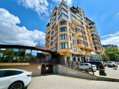 Продаж видової 2-кімнатної квартири в елітному ЖК на вул. Ро
