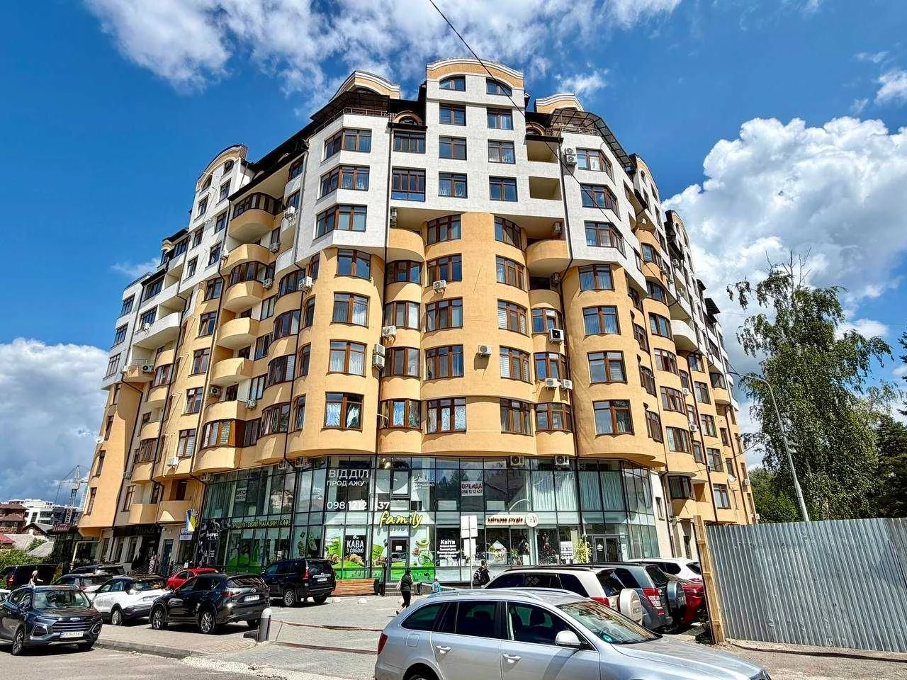Продаж видової 2-кімнатної квартири в елітному ЖК на вул. Ро