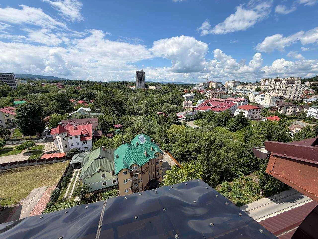 Продаж видової 2-кімнатної квартири в елітному ЖК на вул. Ро