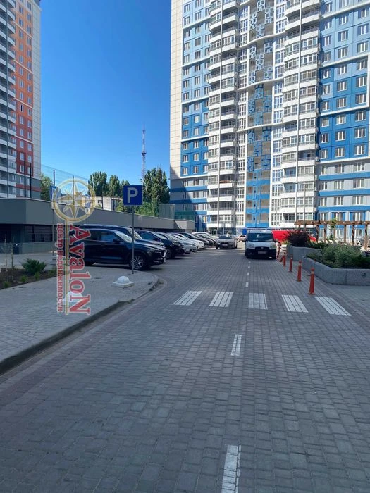 Продам 3-х комнатную квартиру 100 метров в ЖК 4 сезона.