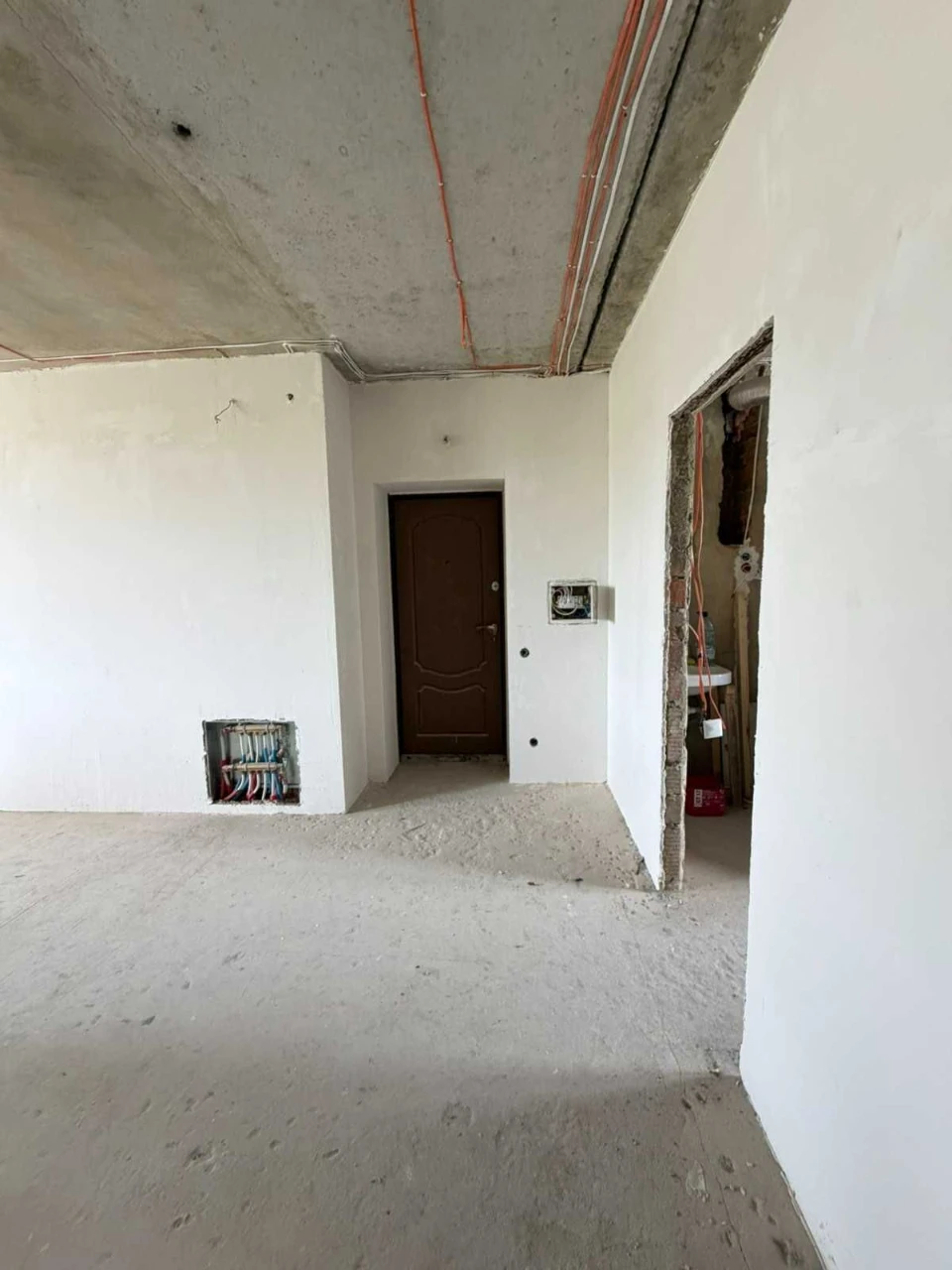 Sale of a 218.5 sq. m two-level apartment with attic, gas heating