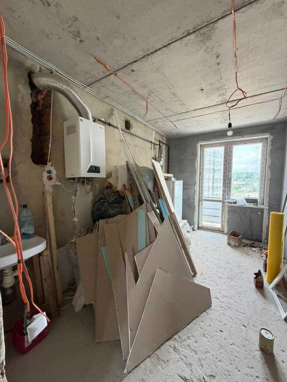 Sale of a 218.5 sq. m two-level apartment with attic, gas heating