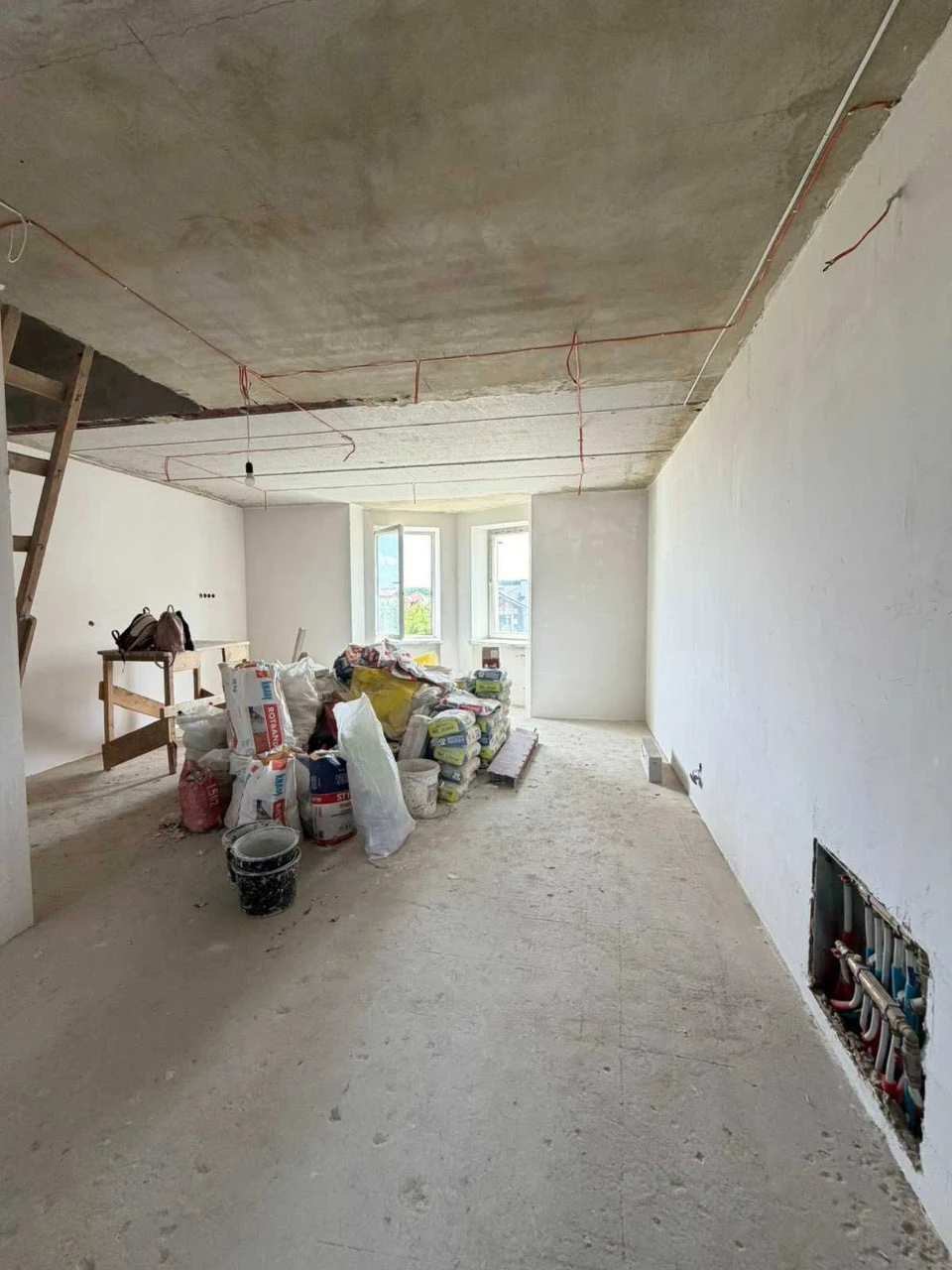 Sale of a 218.5 sq. m two-level apartment with attic, gas heating