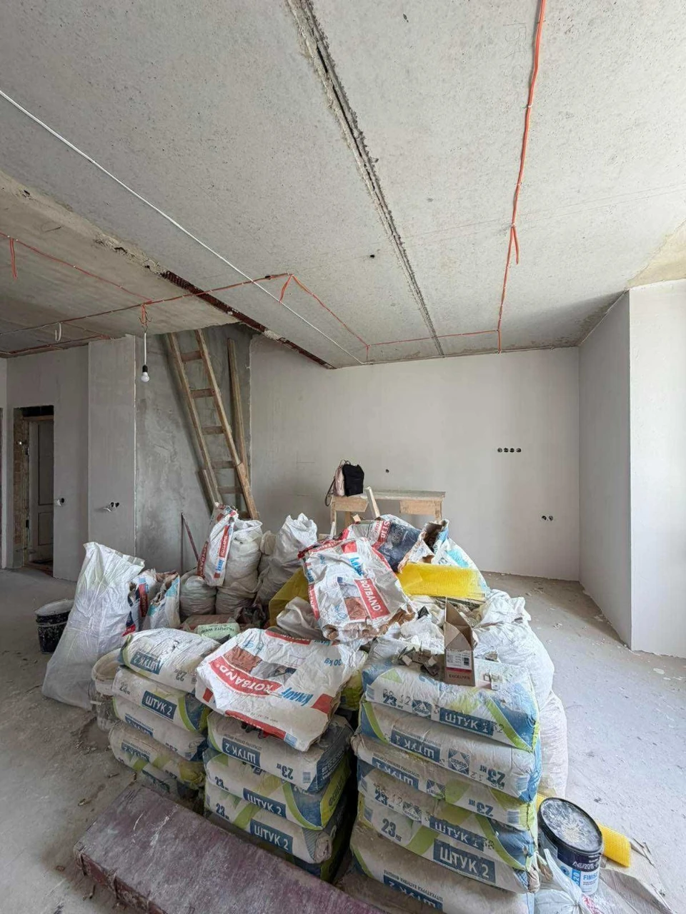 Sale of a 218.5 sq. m two-level apartment with attic, gas heating