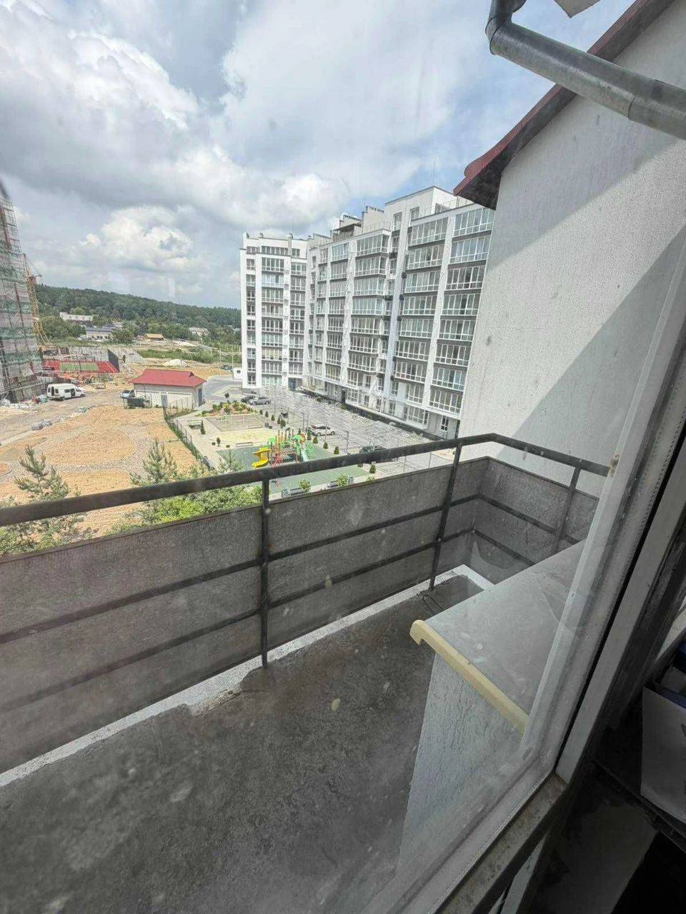 Sale of a 218.5 sq. m two-level apartment with attic, gas heating