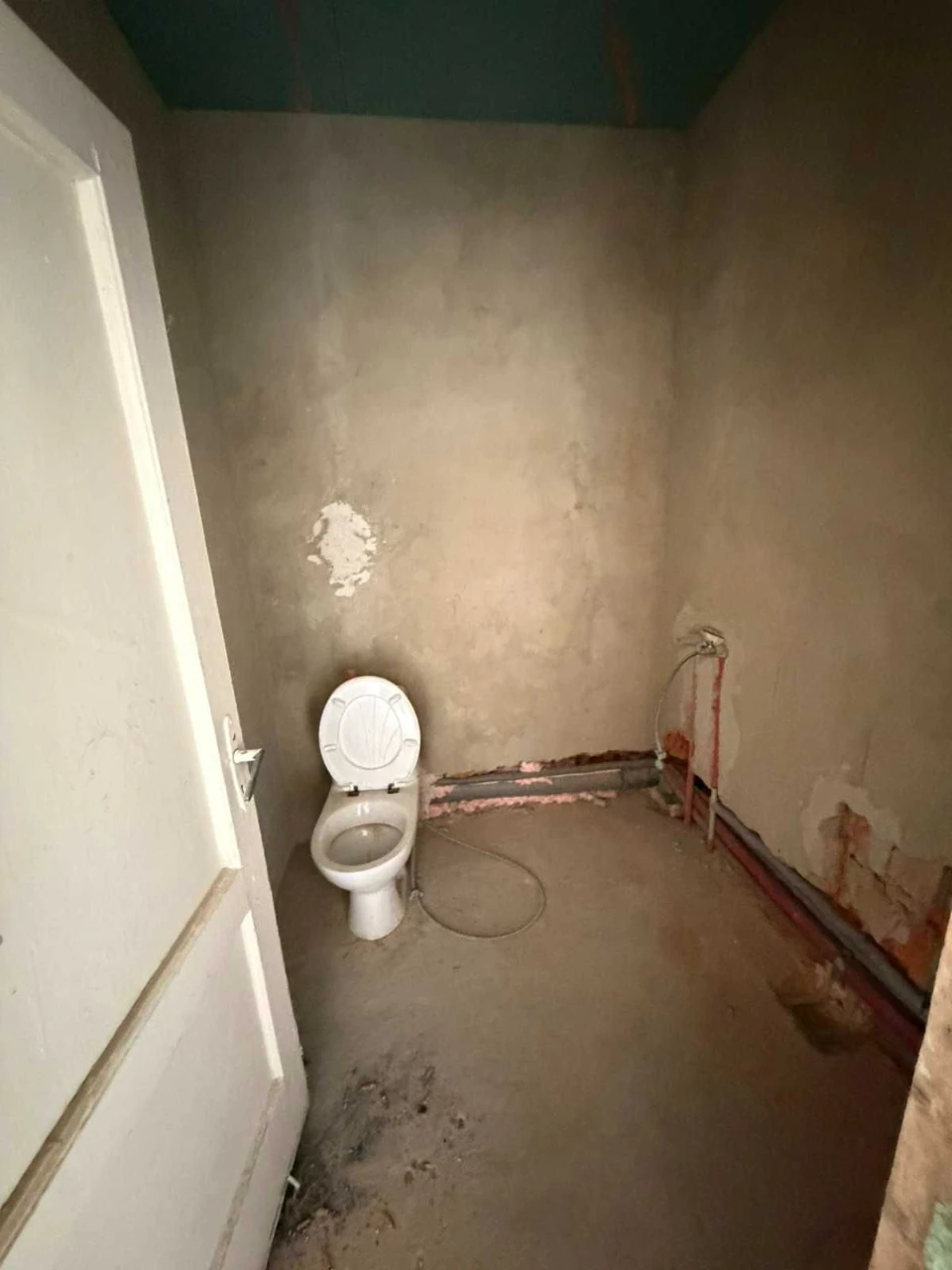 Sale of a 218.5 sq. m two-level apartment with attic, gas heating