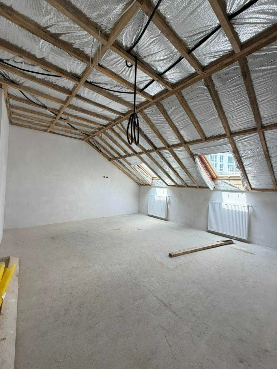 Sale of a 218.5 sq. m two-level apartment with attic, gas heating
