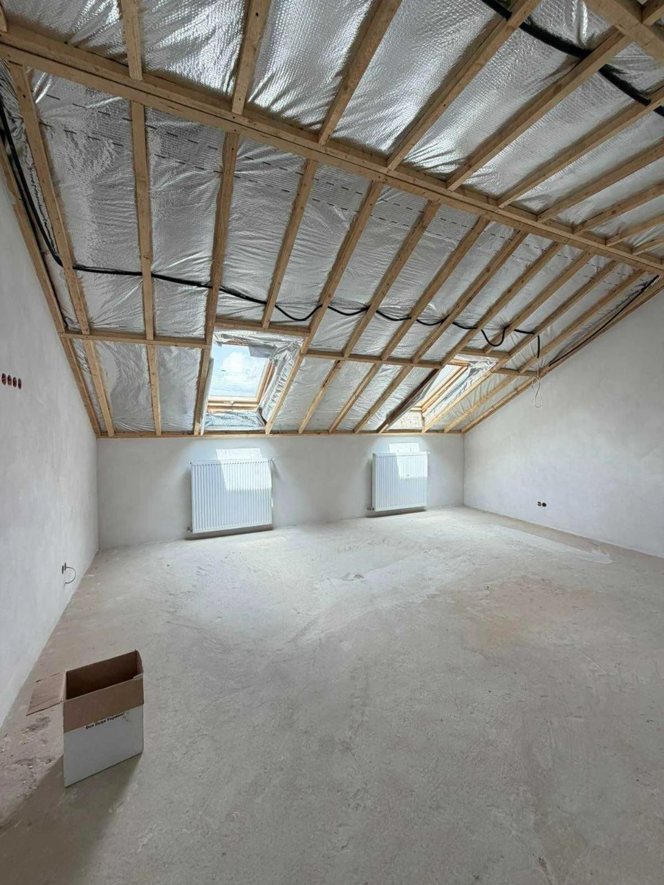 Sale of a 218.5 sq. m two-level apartment with attic, gas heating