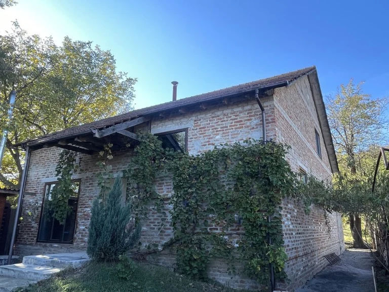 Будинок з супер локацією,продаж або обмін ліквідного обьекту