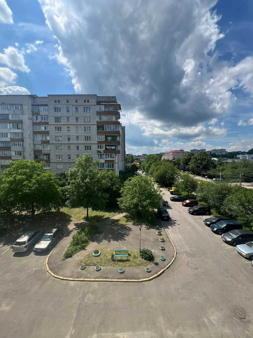 3-кімнатна квартира з меблями та технікою, вул. Стебницька 9