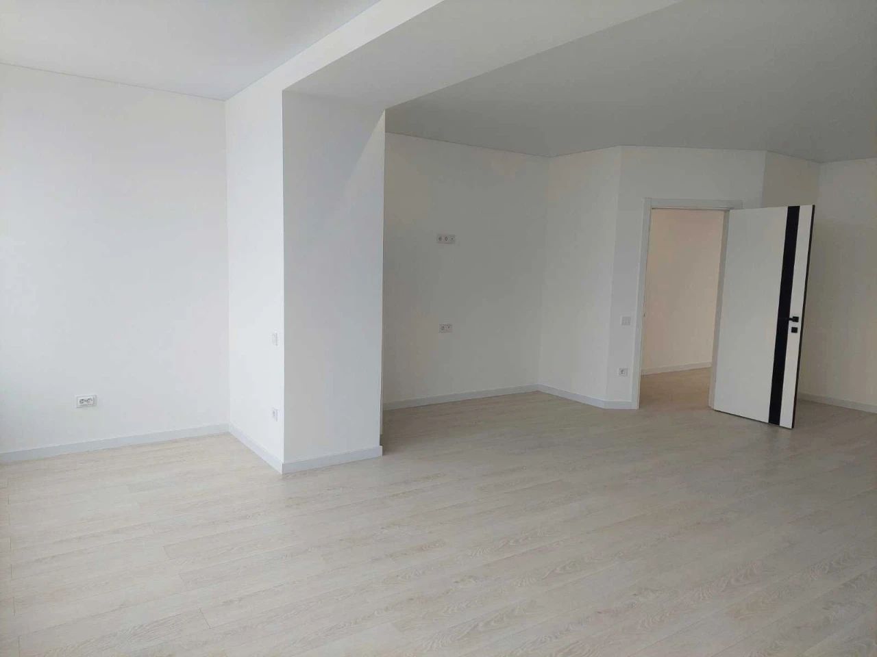 ПРОДАЖ 3-кімнатна квартира 131 м. кв. вул. Скоропадського м. Трус