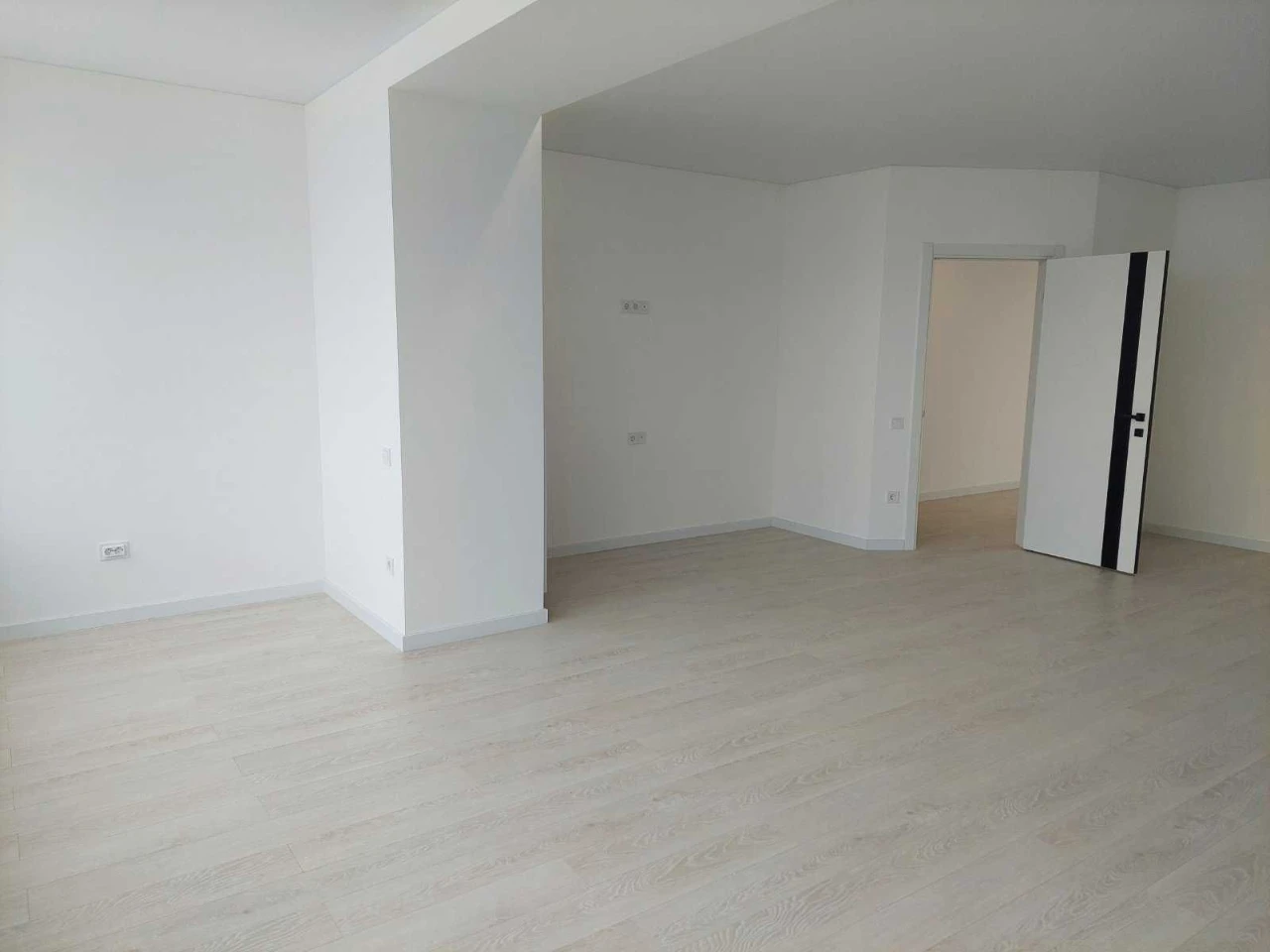 ПРОДАЖ 3-кімнатна квартира 131 м. кв. вул. Скоропадського м. Трус