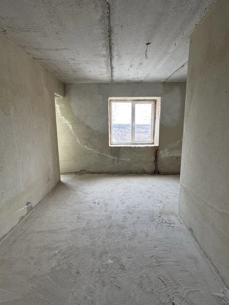 Продається простора 2-кімнатна квартира площею 83 м² у м. Тр