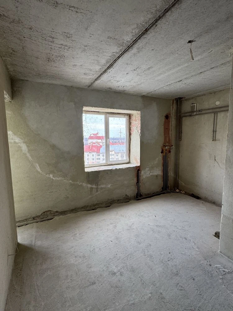 Продається простора 2-кімнатна квартира площею 83 м² у м. Тр