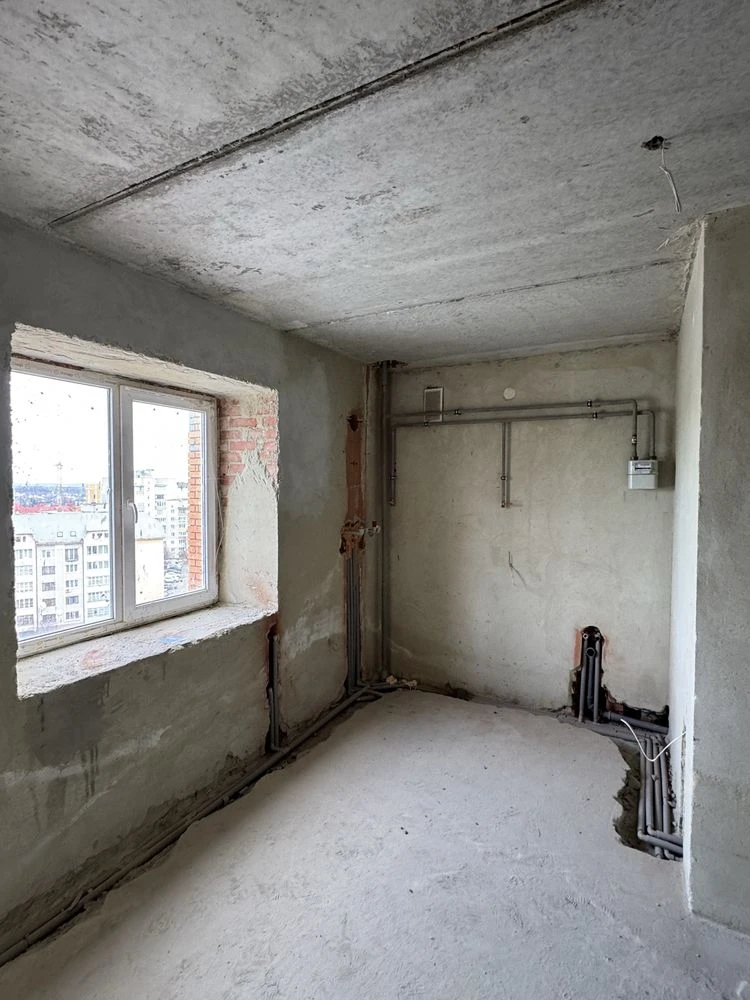 Продається простора 2-кімнатна квартира площею 83 м² у м. Тр