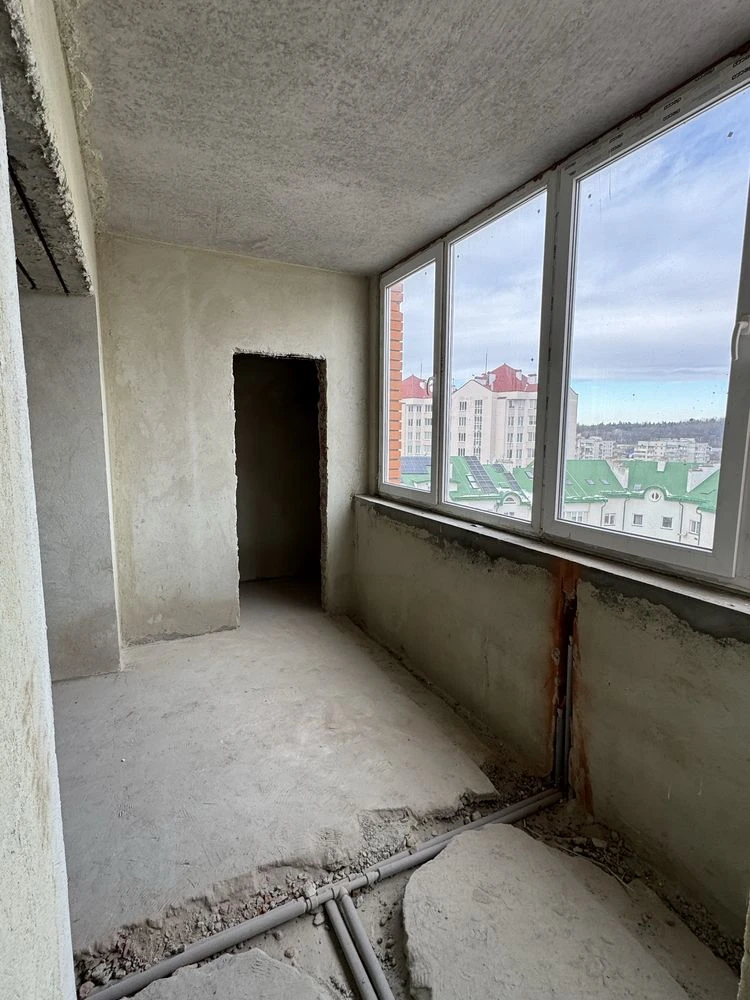 Продається простора 2-кімнатна квартира площею 83 м² у м. Тр