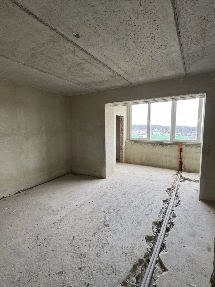 Продається простора 2-кімнатна квартира площею 83 м² у м. Тр