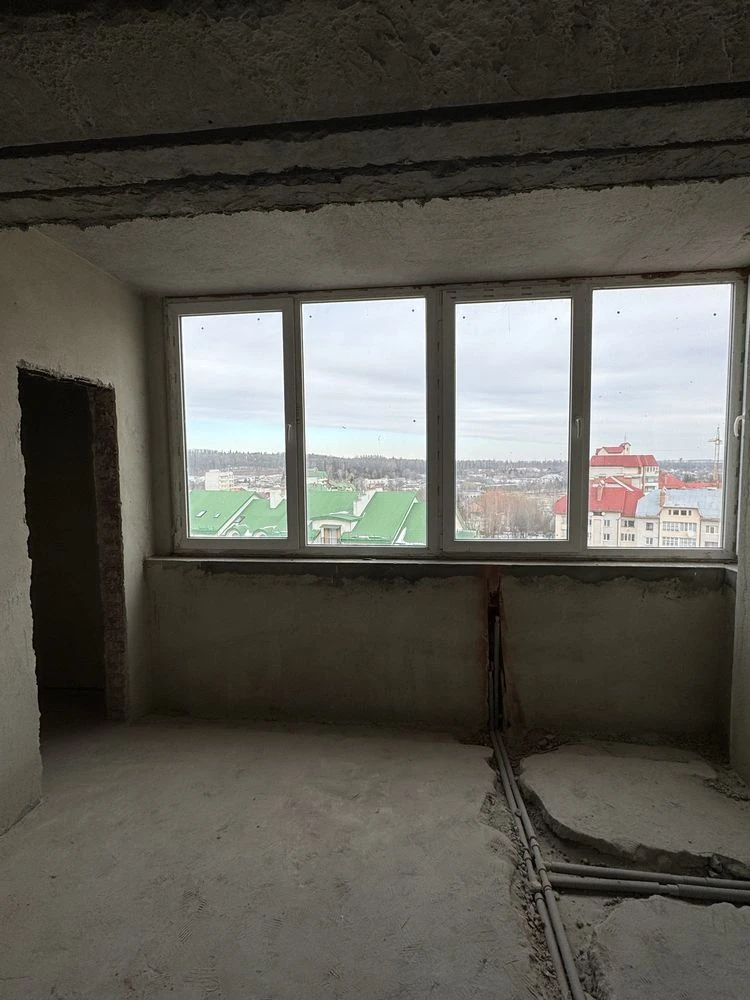 Продається простора 2-кімнатна квартира площею 83 м² у м. Тр