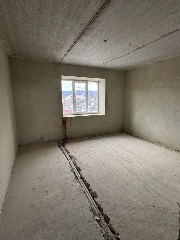 Продається простора 2-кімнатна квартира площею 83 м² у м. Тр
