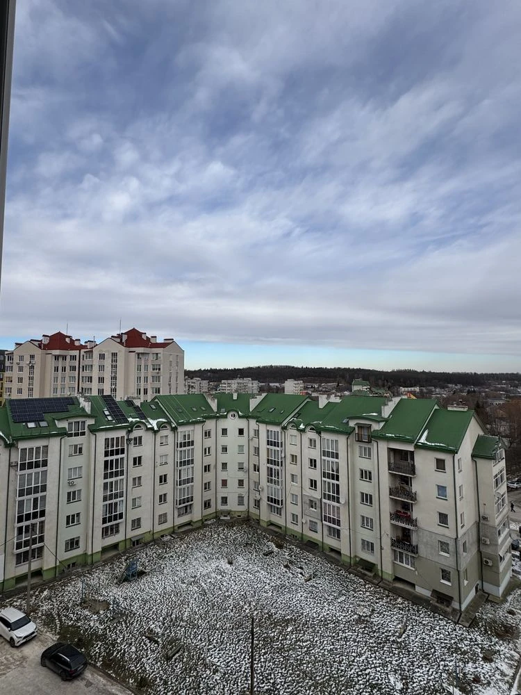 Продається простора 2-кімнатна квартира площею 83 м² у м. Тр
